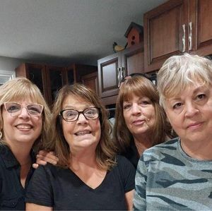 Meet your Posher, Mona